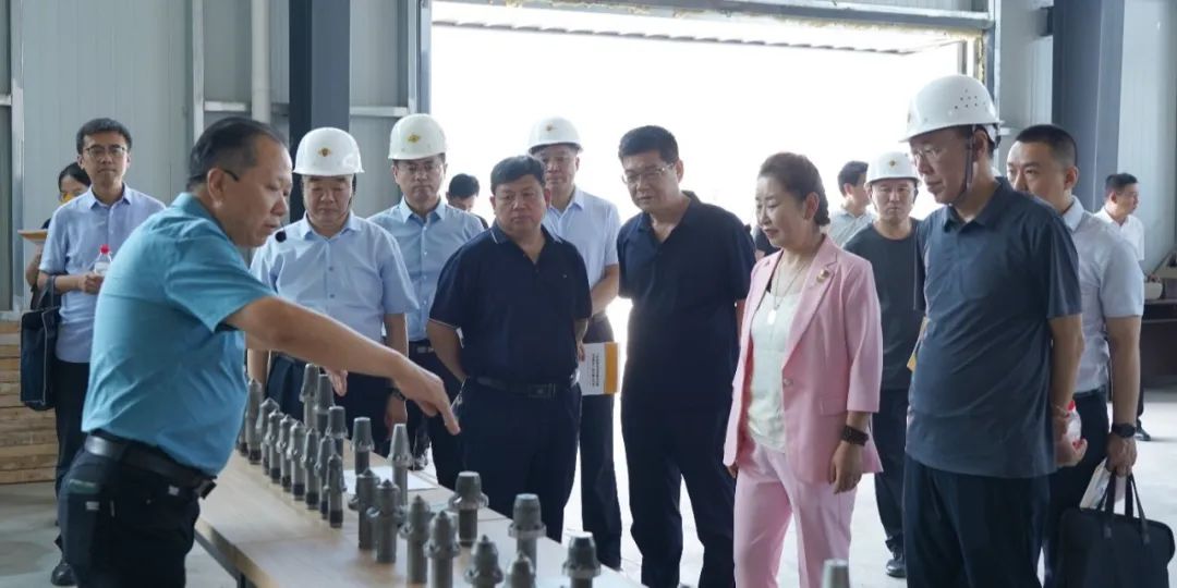 晉城市委常委、常務副市長田志軍一行蒞臨利普利拓公司調研指導工作